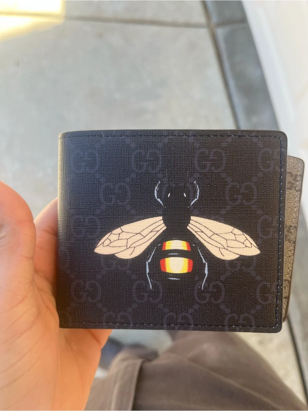 Designer Black Bee Print Men's Bifold Wallet